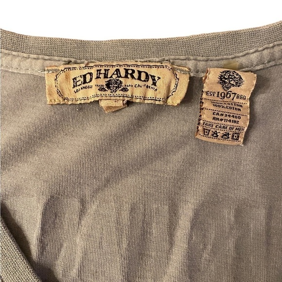 Vintage Y2K Ed Hardy Gray T-Shirt Womens Skull and Roses Graphic Tee Size Medium - Picture 11 of 16